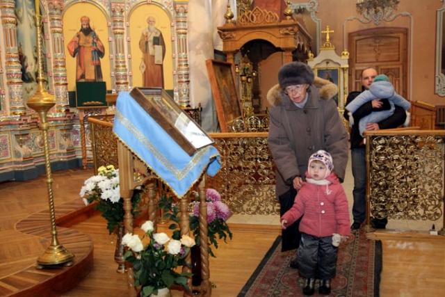 Молитва от рака Всецарице — текст читать и слушать акафист