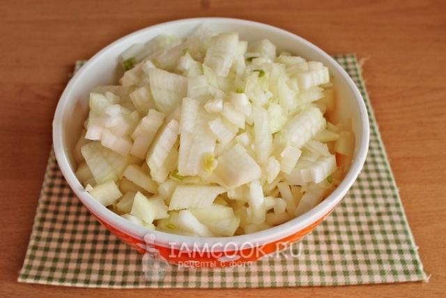 Курица с яйцами и помидорами