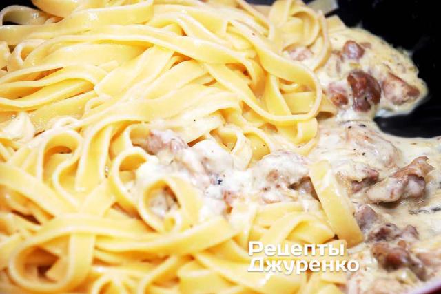 Паста с курицей в сливочном соусе Макароны с грудкой в сливочном соусе
